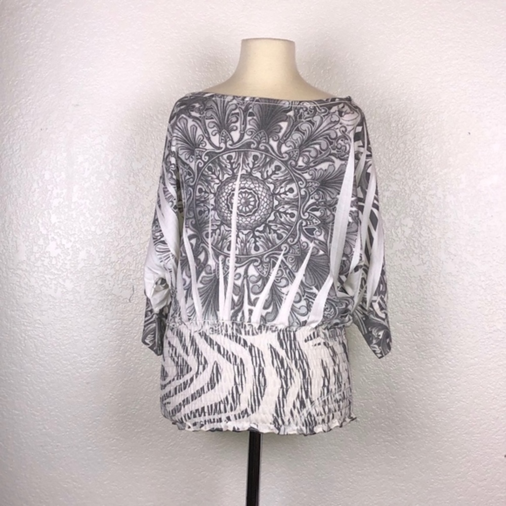 NEW Rhapsodielle - Gray & White Blouse ((Small))